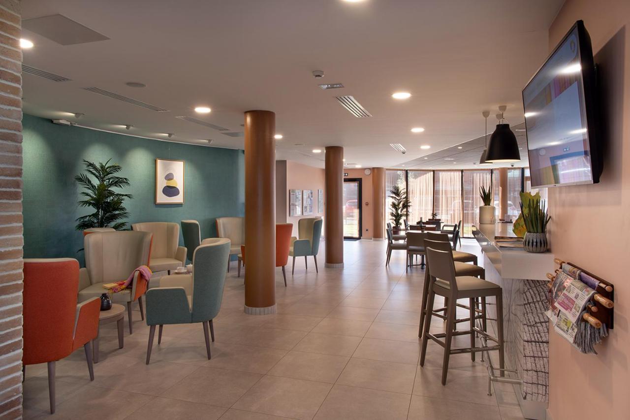 Domitys La Roze De Seine Aparthotel Saint-Aubin-les-Elbeuf ภายนอก รูปภาพ